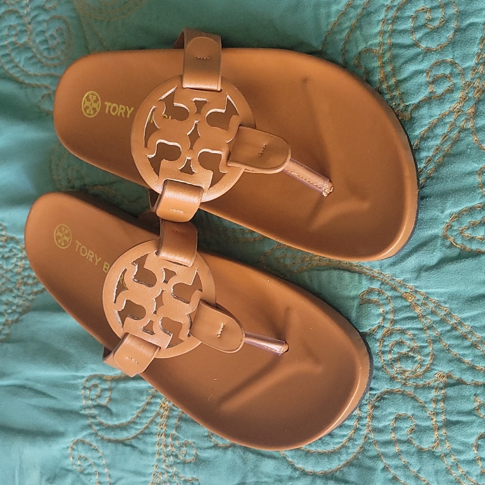 Cloud walkers sandals. Will be donating them if they are not gone by Monday
